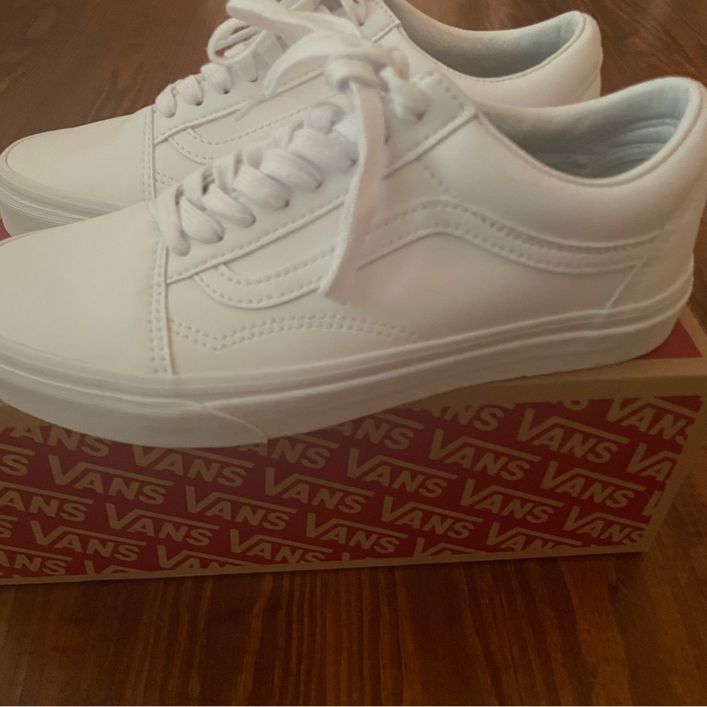 Vans women's old skool white leather sneakers in size 8